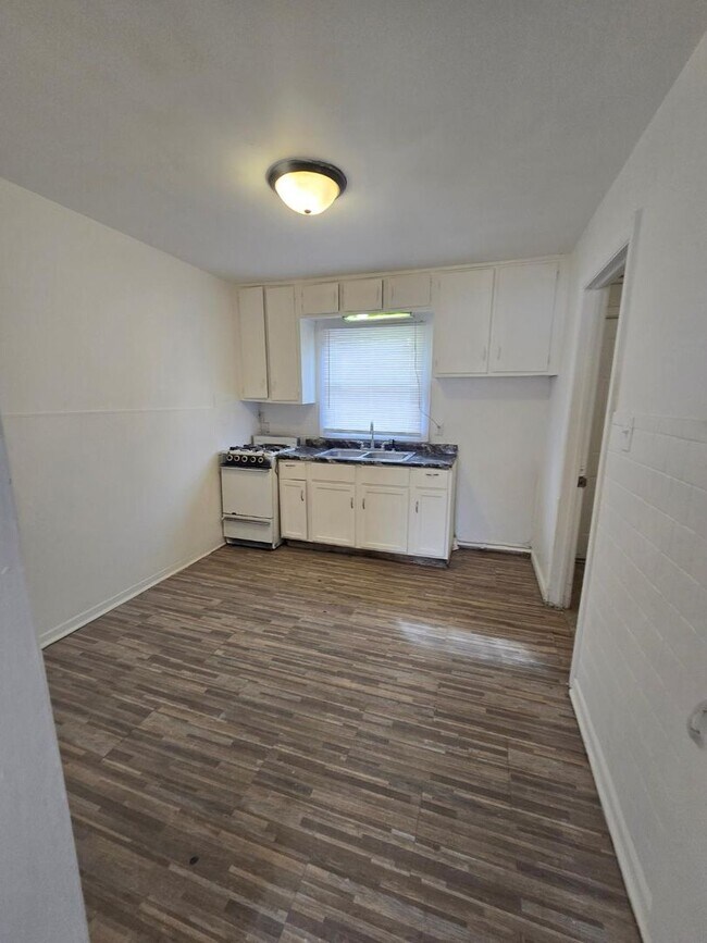 Foto del edificio - Two Bedroom Duplex located on the Eastside Near Arlington  and 21st Street !