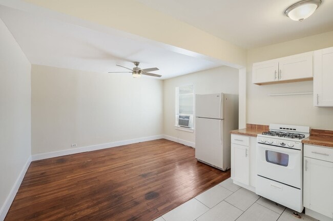 Building Photo - 1/1 Hidden Gem near Pearl