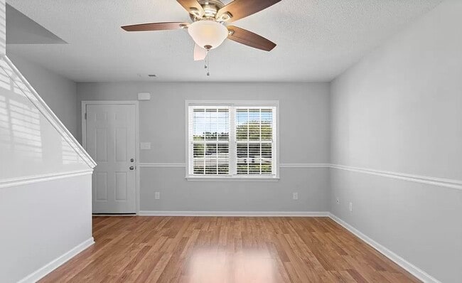 Living Room - 4011 Grandeur Ave