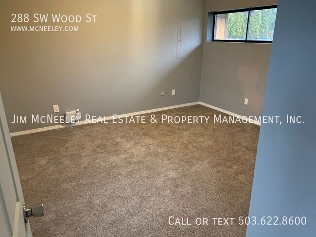 Building Photo - Four Bedroom, One level, with Central A/C ...