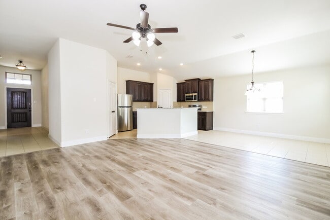 Building Photo - 334 Highmeadow Dr
