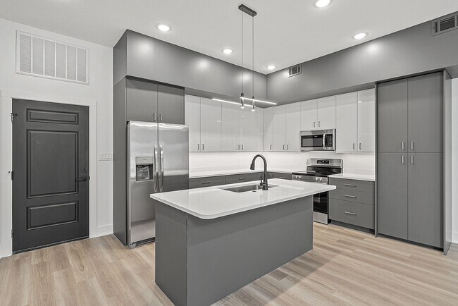 Foto del edificio - Edge Luxury Townhomes