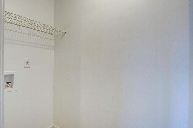 Foto del edificio - 7945 Timbercreek Ln