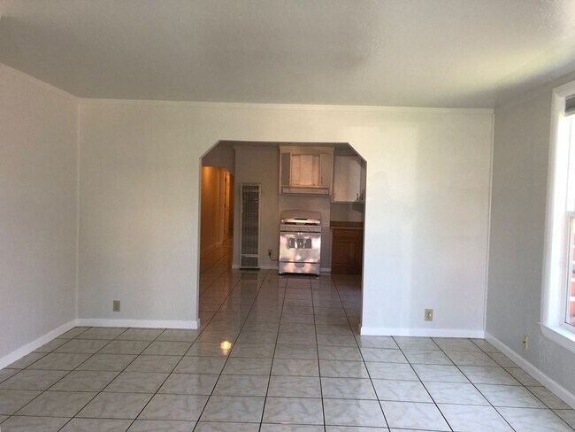 Building Photo - 2036 Encinal Ave