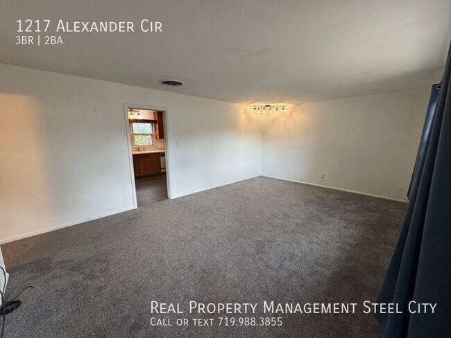 Foto del edificio - 1217 Alexander Cir
