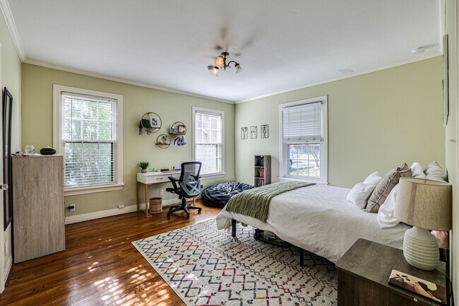 Building Photo - TCU Area- Beautiful 4 Bedroom, 2 Bath Avai...