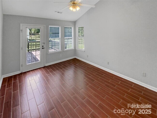 Foto del edificio - 6614 Flat Creek Dr