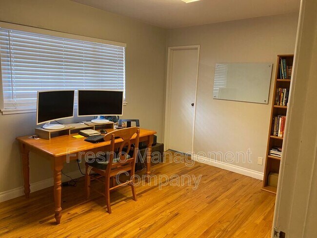 Building Photo - 2639 N Adoline Ave