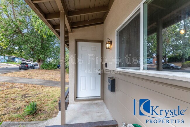 Foto del edificio - 175 Toyon Dr