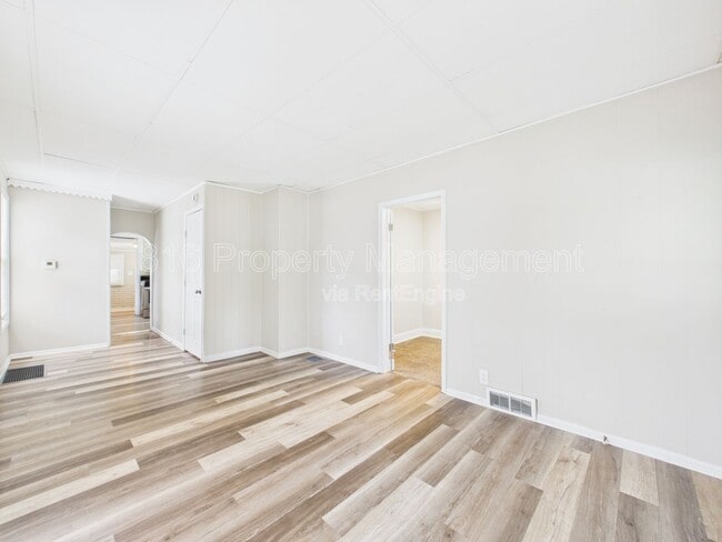Building Photo - 1222 S 40th St