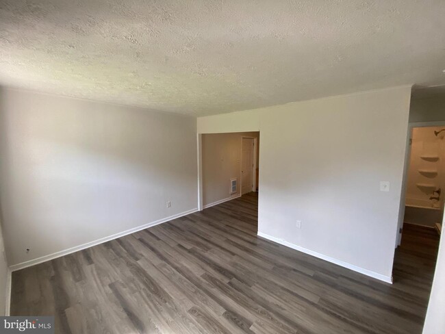 Building Photo - 114 Loch Ln Dr