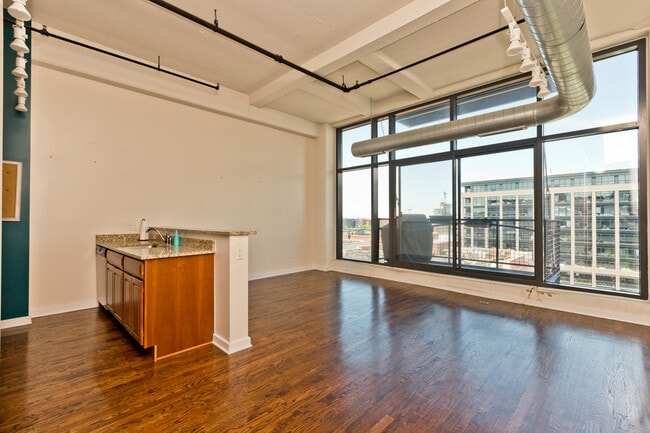 Building Photo - 1224 W Van Buren St