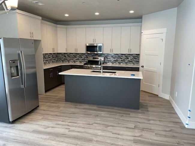 Building Photo - 4 bedroom/2.5 bathroom House in West Point