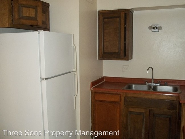 Building Photo - 536 Palomas Dr SE