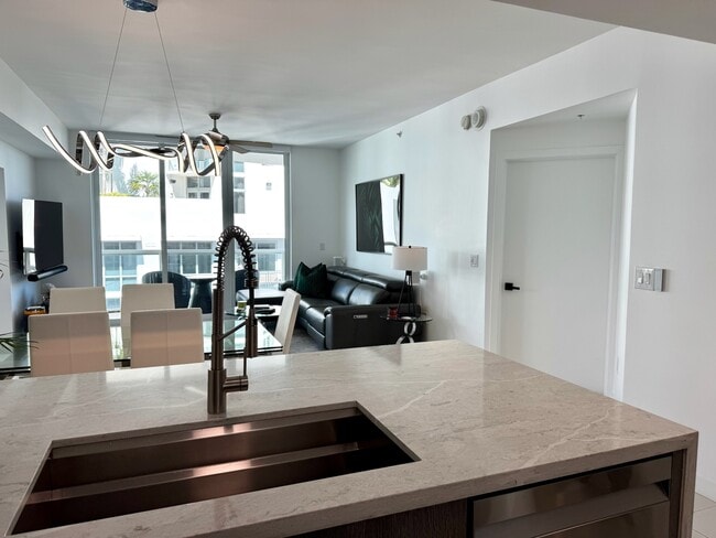 Building Photo - 111 SE 8th Ave