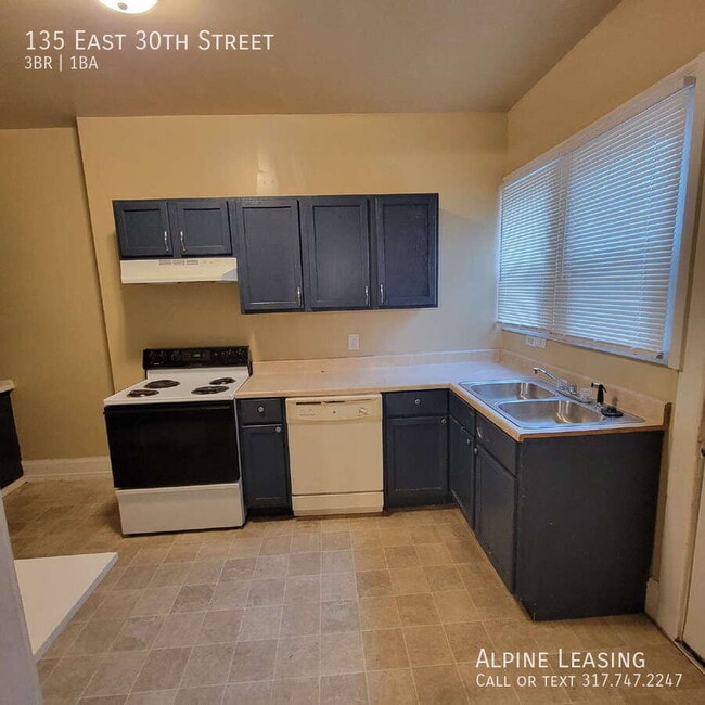 Building Photo - 135 E 30th St