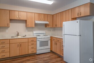 3BR, 1BA, B - Kitchen - Cougar Creek Apartments