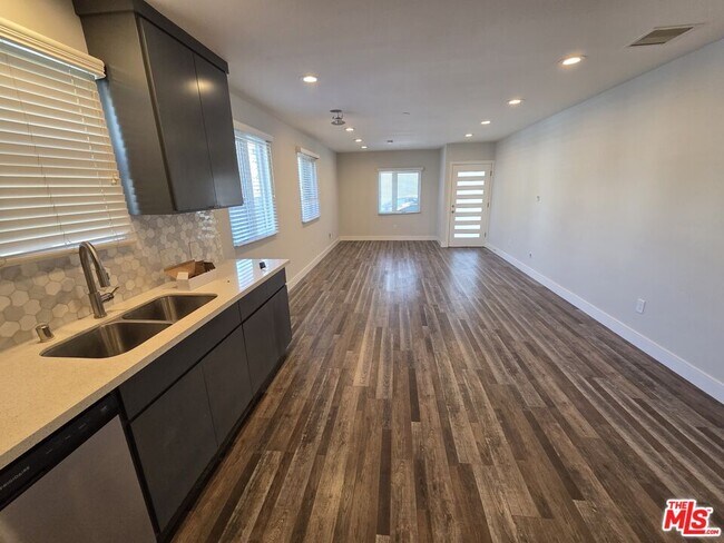 Foto del edificio - 1255 N Kingsley Dr
