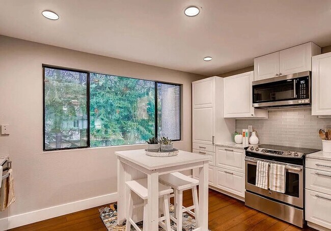 Building Photo - Beautifully Updated Edmonds Home with Spacious Fenced Backyard