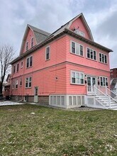 Building Photo - 607 Fellsway