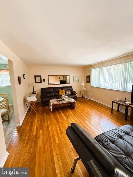 Building Photo - 13 Thomas Dr