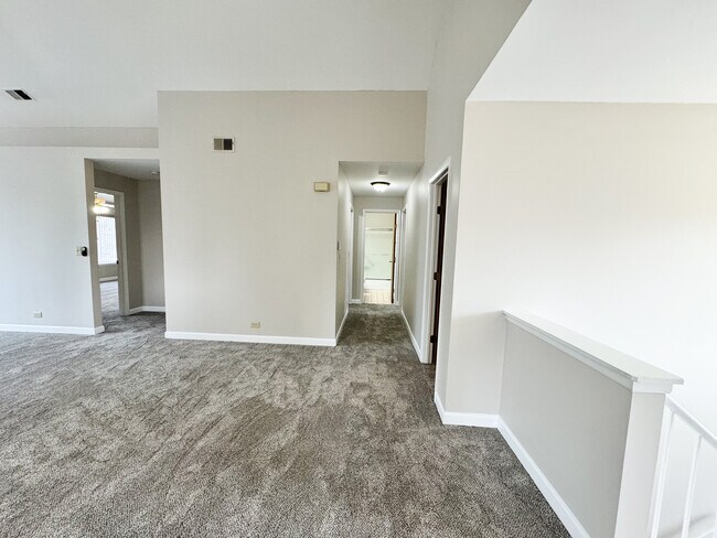 Building Photo - 450 Cromwell Cir