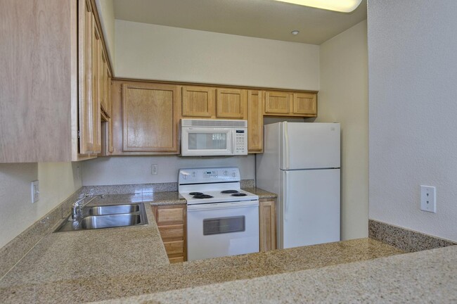 Kitchen - Baytree Apartments