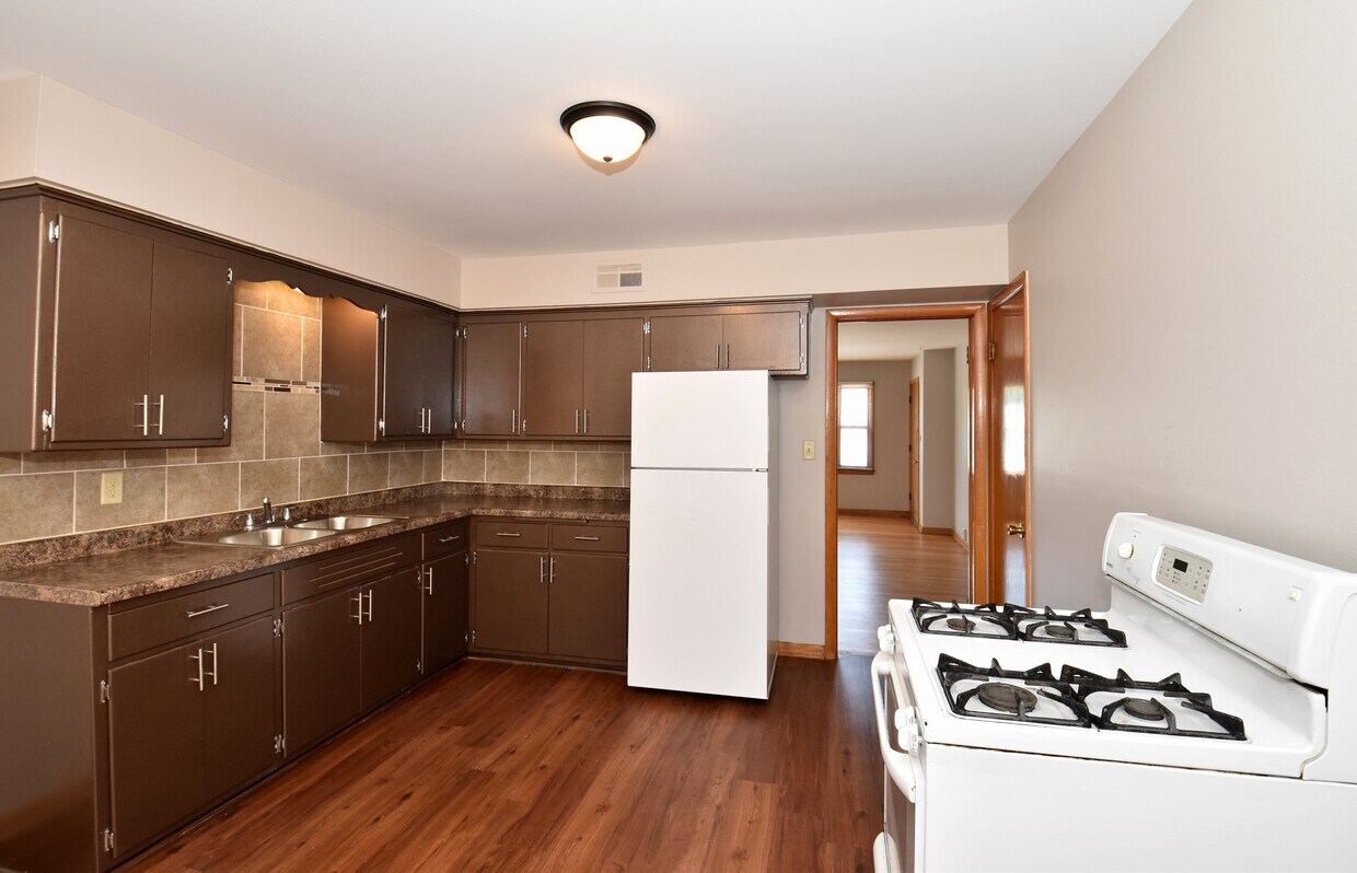 5026 W Congress St Unit 1, Milwaukee, WI 53218 Apartments in