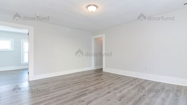 Building Photo - 11 Pleasant St