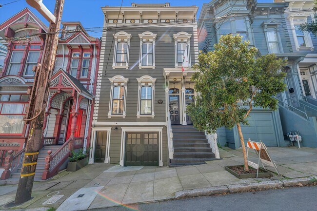 Building Photo - 465 Oak St