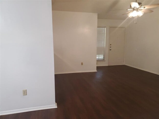 Foto del edificio - 4509 Brown Bark Pl