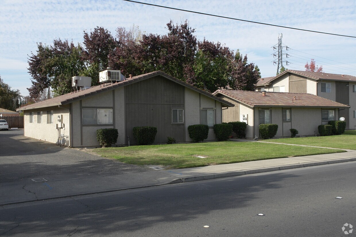 Primary Photo - 2581-2591 N Winton Way
