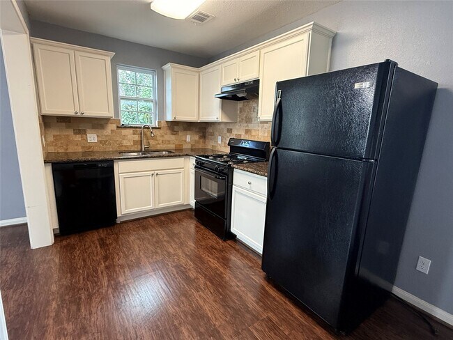 Building Photo - 2308 Auburndale St