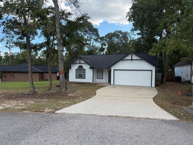 Building Photo - 10890 Royal Adrian Dr