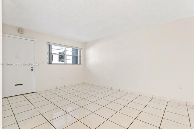 Foto del edificio - 1800 SW 25th St