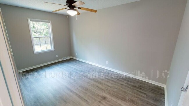 Building Photo - 206 Old Woodruff Rd