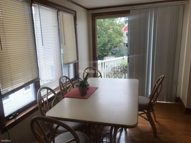 Building Photo - 3 br, 1 bath  - 48 Springfield St # 3