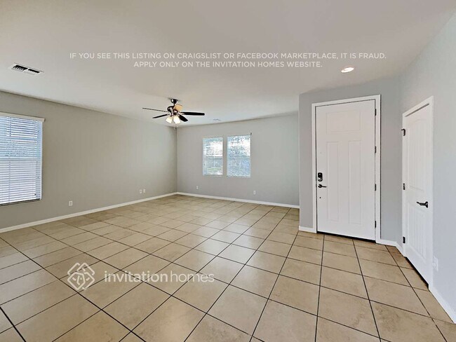 Building Photo - 2713 S Valle Verde