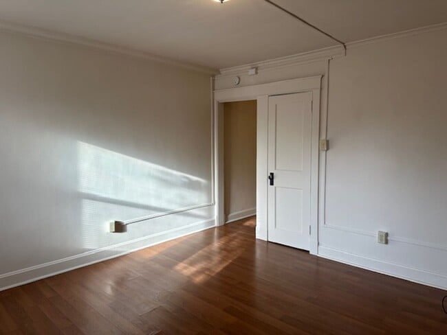 Building Photo - 410 Radnor St