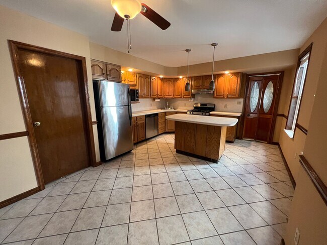 Building Photo - Beautiful 3 Bedroom 1.5 Bath in Eddystone!