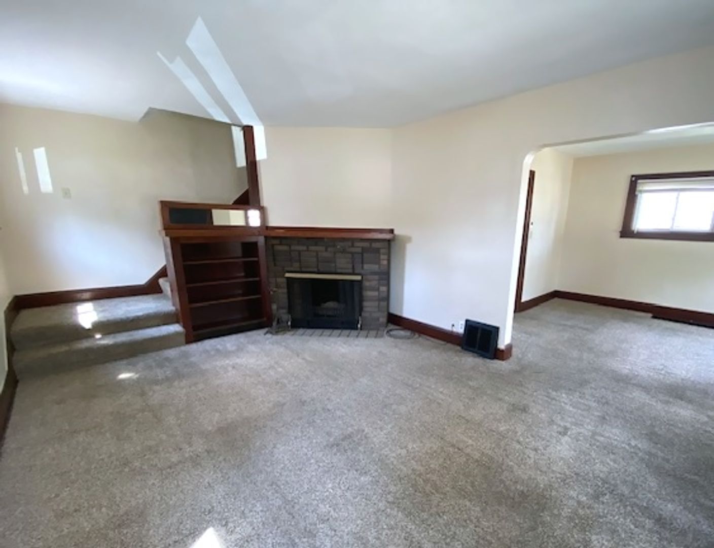 908 S Hawkins Ave Akron, OH 44320 – photo 2