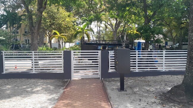 Foto del edificio - 852 SW 13th Ct