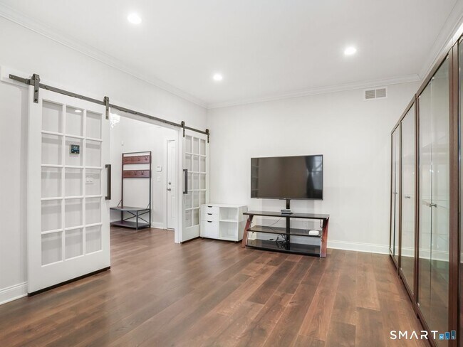 Foto del edificio - 185 Brentwood Cir