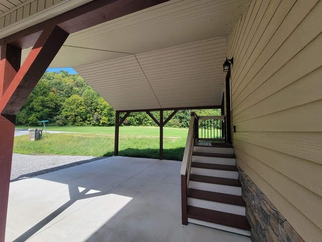 Building Photo - 1443 Moody Farm Rd