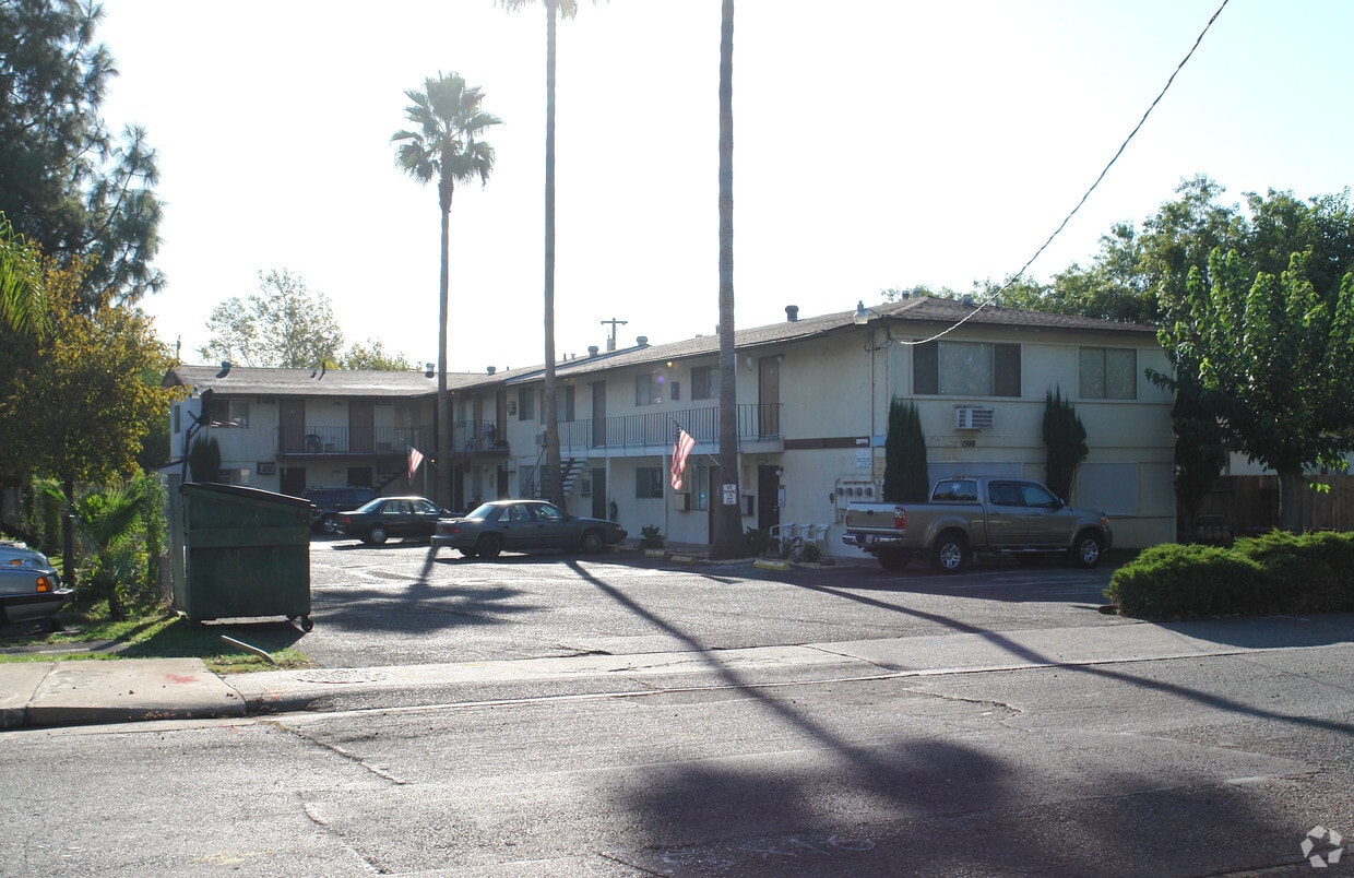 Primary Photo - Country Aire Apartments