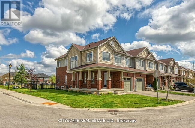 Photo du bâtiment - 8485 Primrose Ln