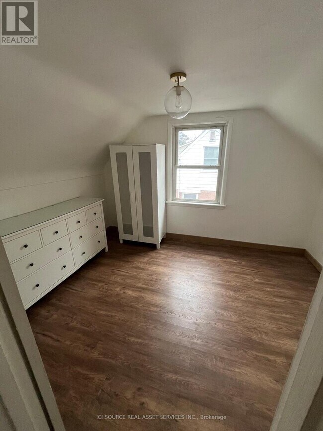 Photo du bâtiment - 22 McKay Rd