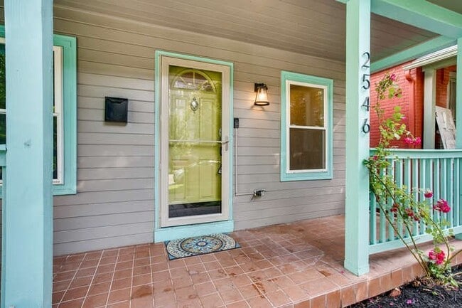 Building Photo - 2546 Glenarm Pl