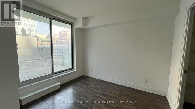 Building Photo - 565 Wilson Ave
