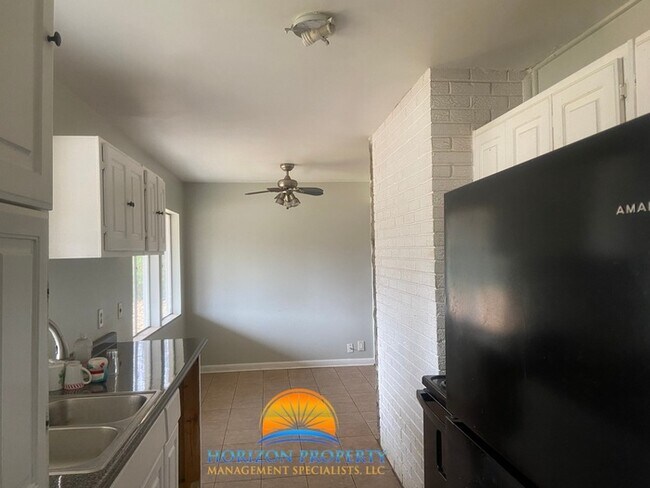 Foto del edificio - 3106 Acklen Dr SW